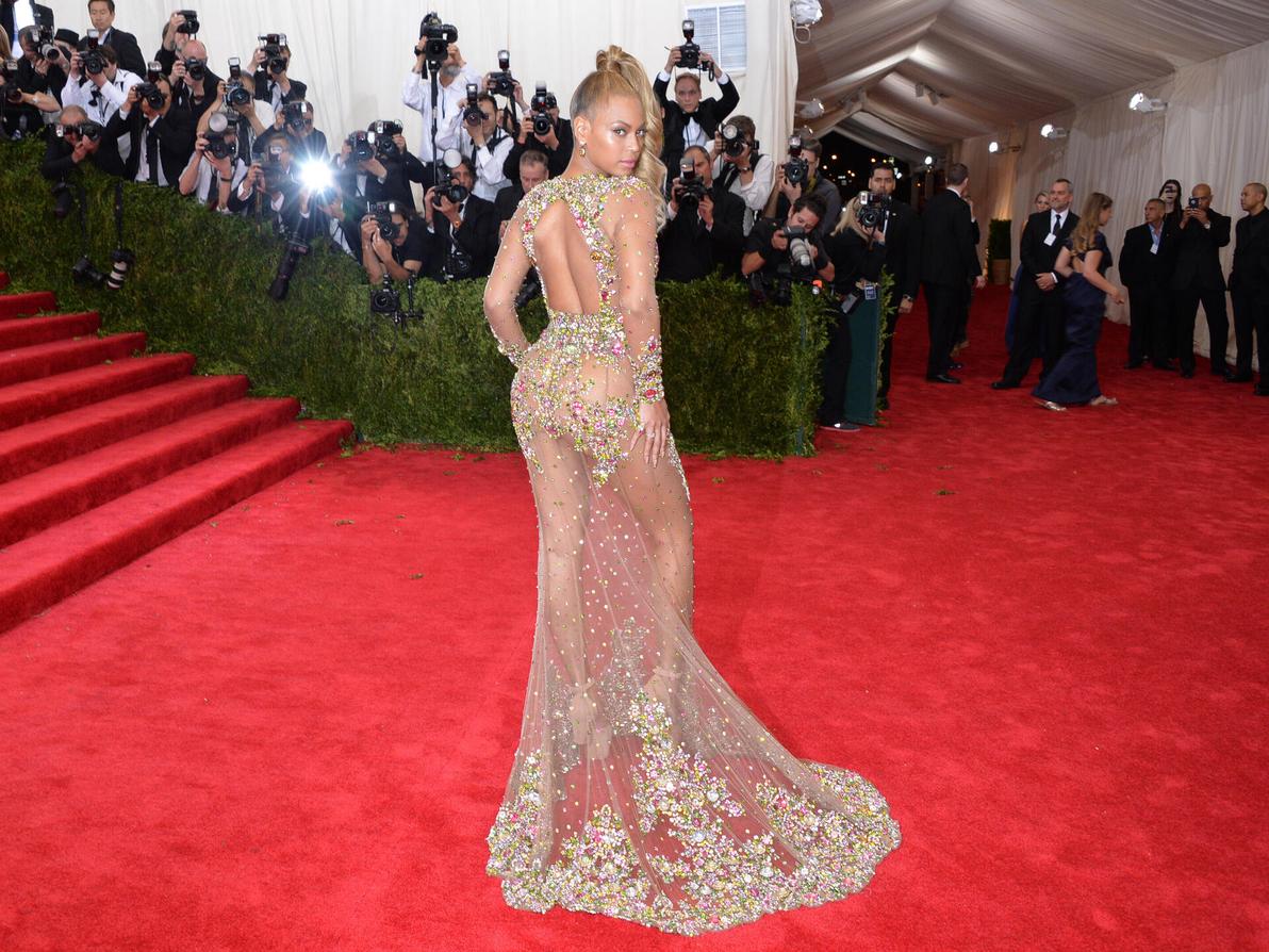 לפני עשור היא נחשבה לנועזת במיוחד. ביונסה בגאלה של המטרופוליטן, 2015 (צילום: Evan Agostini/Invision/AP) ביונסה בגאלה של המטרופוליטן, 2015
