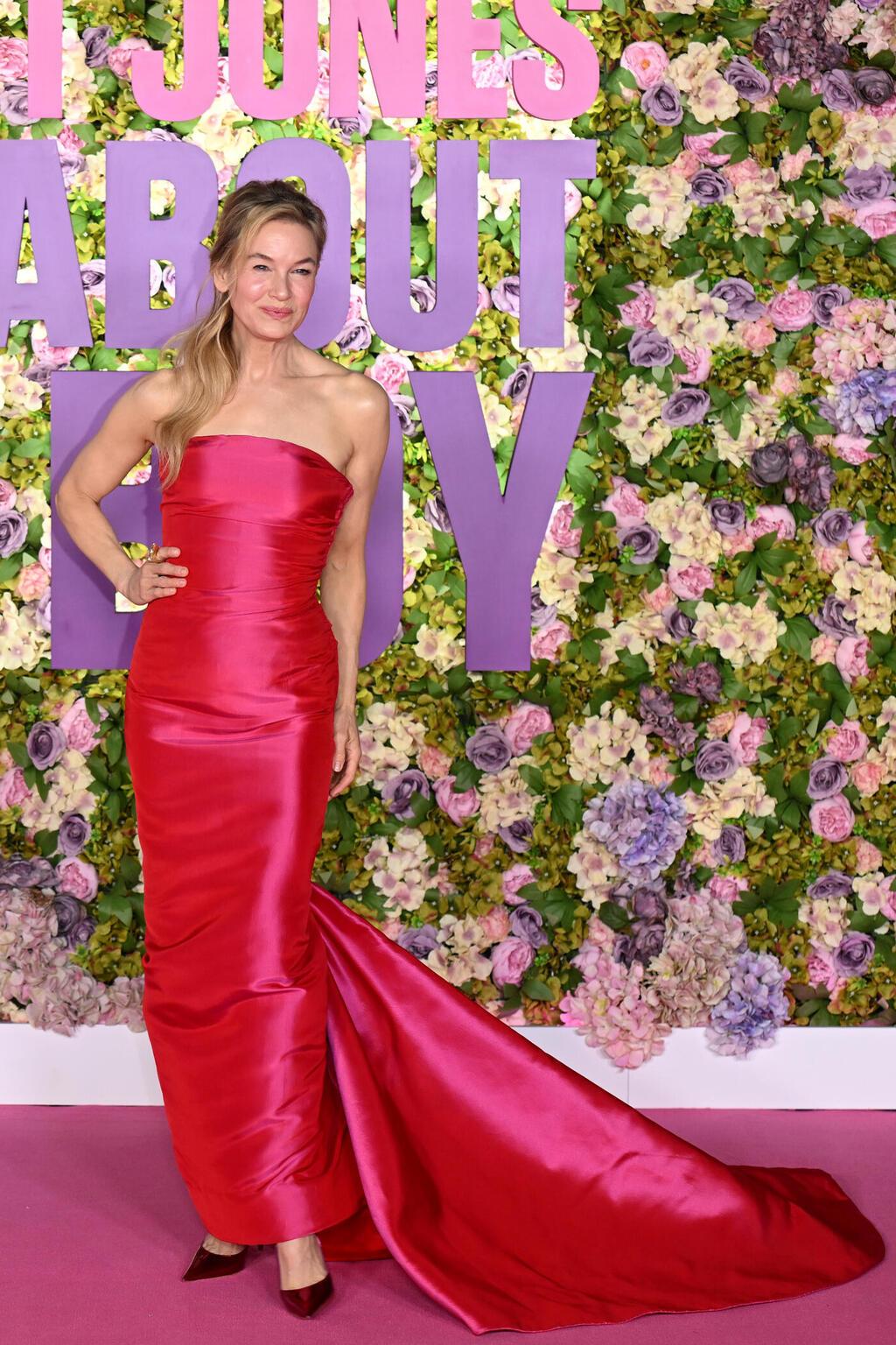 רנה זלווגר בפרמיירה של "ברידג'ט ג'ונס: חוזרת לשוק" בלונדון, 2025