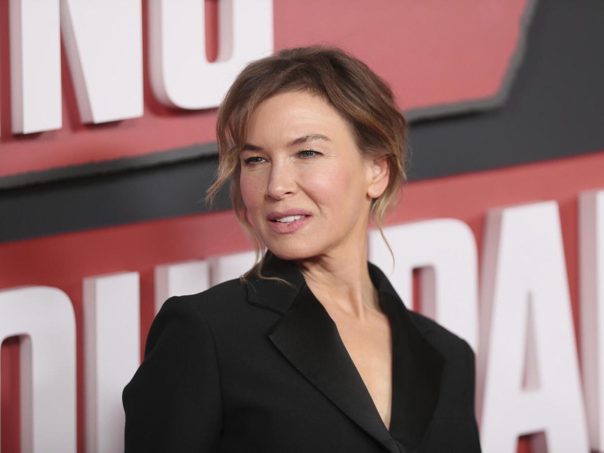 רנה זלווגר על השטיח האדום, 2022