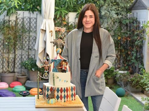 ד"ר אביגיל עזרי והעוגה האחרונה שעיצבה לפעוט בן שנה. "הכול התחיל מעוגה שהכנתי לתאומים שלי"
