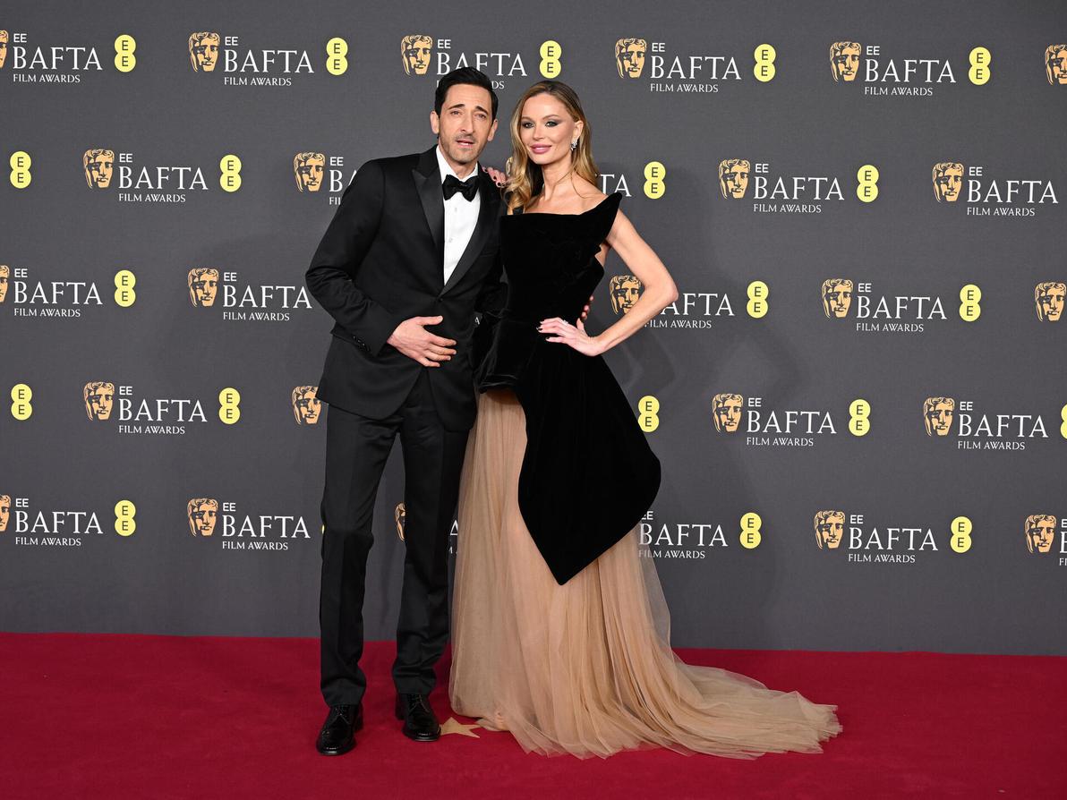 ג'ורג'ינה צ'פמן ואדריאן ברודי בטקס פרסי הקולנוע הבריטיים, 2025