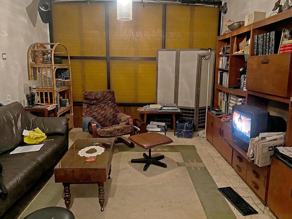 דירת הבלש, "מגרש הרוסים", כאן 11