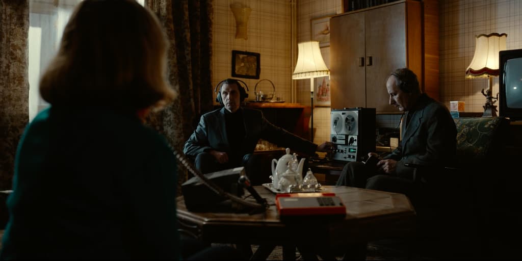 הדירה ברוסיה שבעצם צולמה באולפנים ברומניה, "מגרש הרוסים"