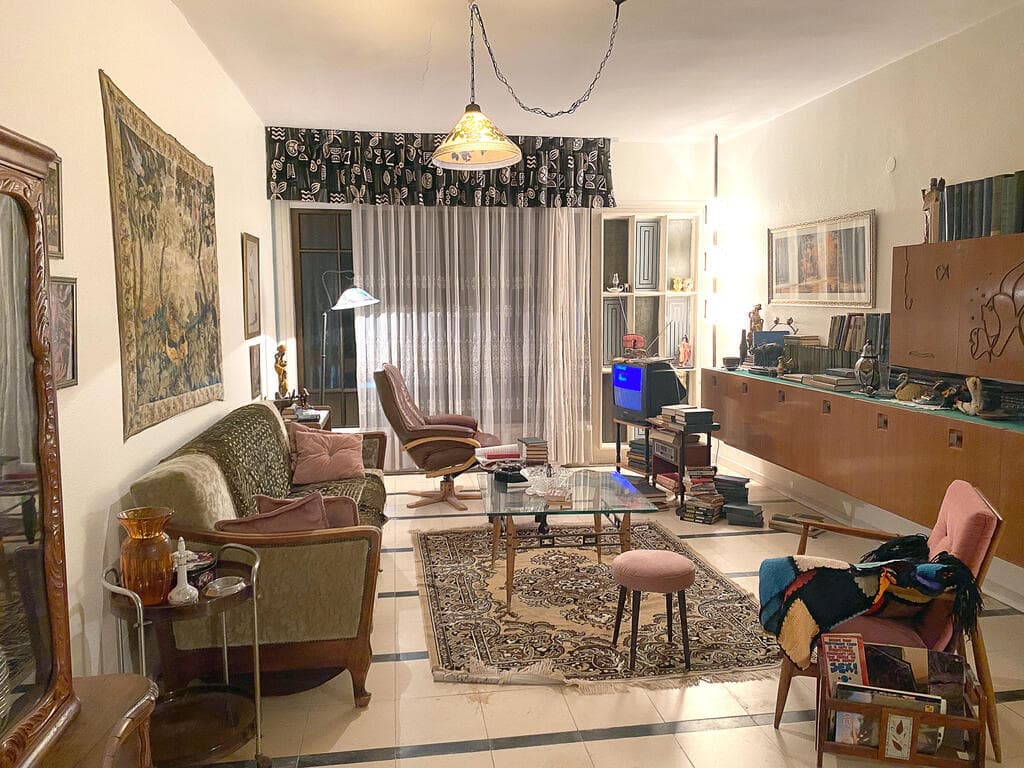 דירת עולים משנות ה-70, הסדרה "מגרש הרוסים", כאן 11