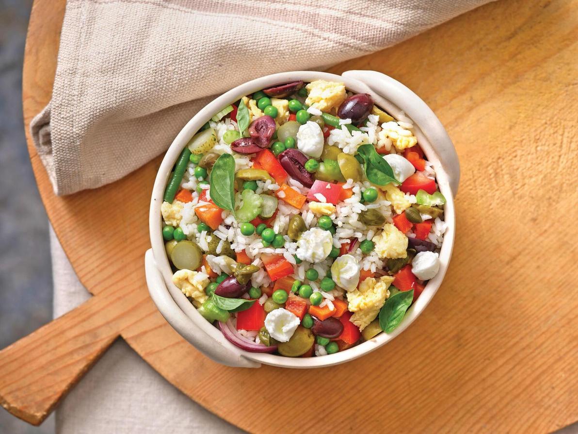 טוב גם מחר: סלט אורז (צילום: אנטולי מיכאלו, סגנון: ענת לבל) טוב גם מחר: סלט אורז