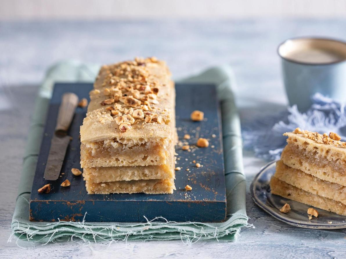 עוגת שכבות פטנט עם תפוחים