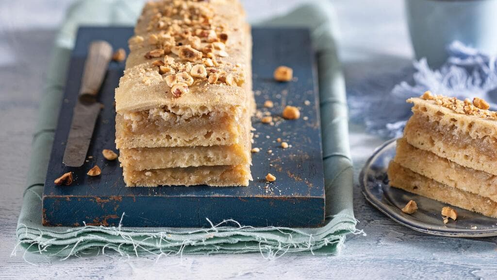 עוגת שכבות פטנט עם תפוחים