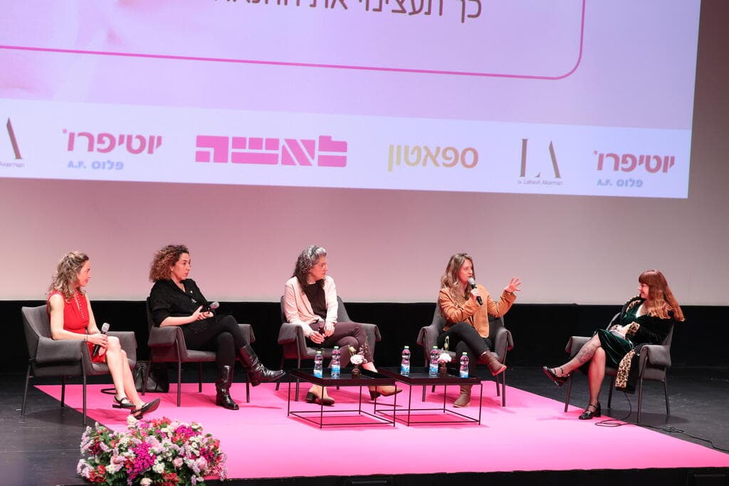  מימין: לורי שטטמאור, לי ראובני, ד"ר מיכל לוריא, לירי אמבר, דנה ויינשטיין אורן
