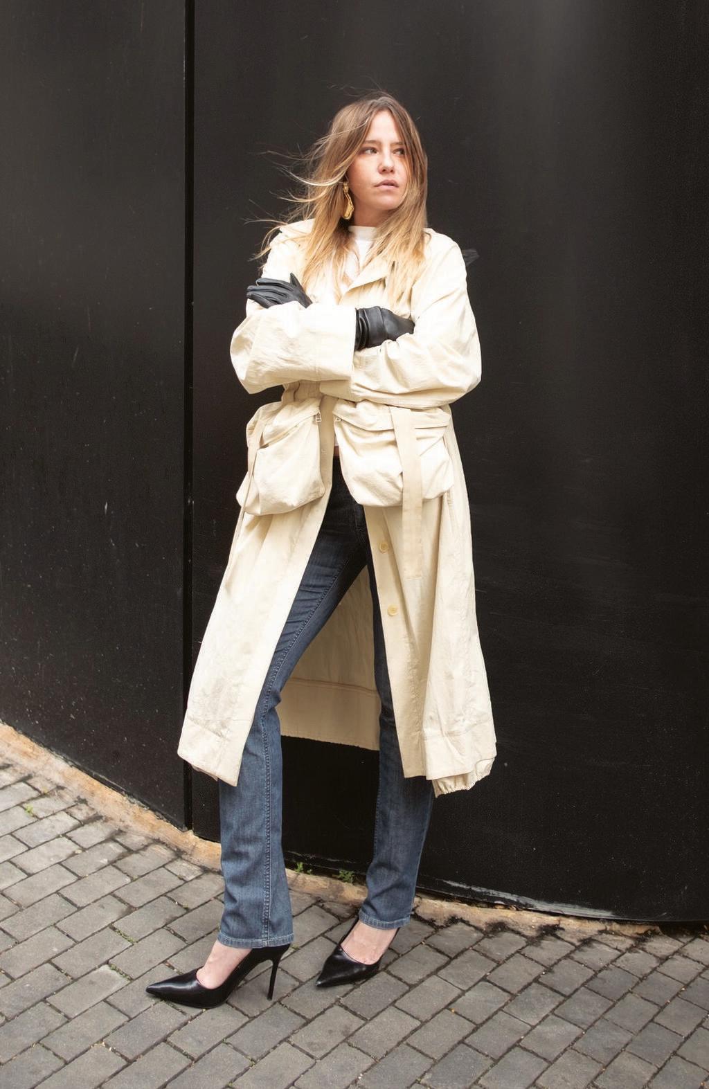 שנוי במחלוקת. מעיל טרנץ' של ז'קמוס (צילום: אלון שפרנסקי) נסטיה ליסנסקי