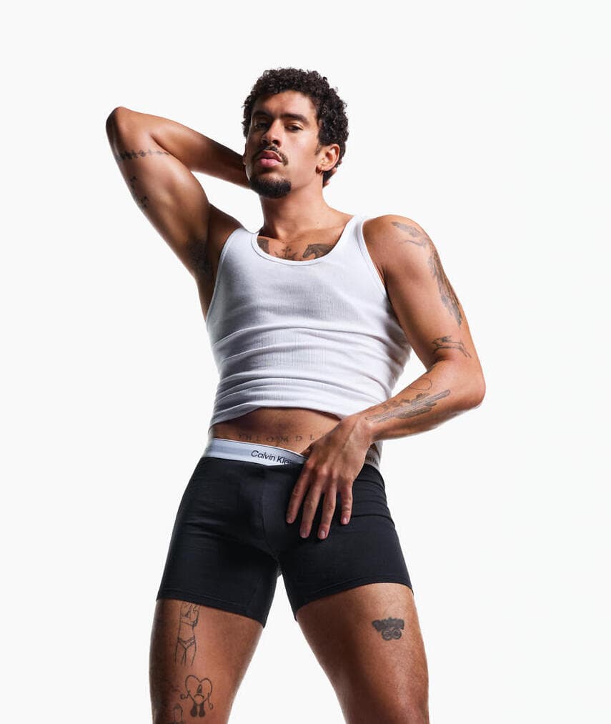 באד באני בקמפיין לקלווין קליין, אביב-קיץ 2025