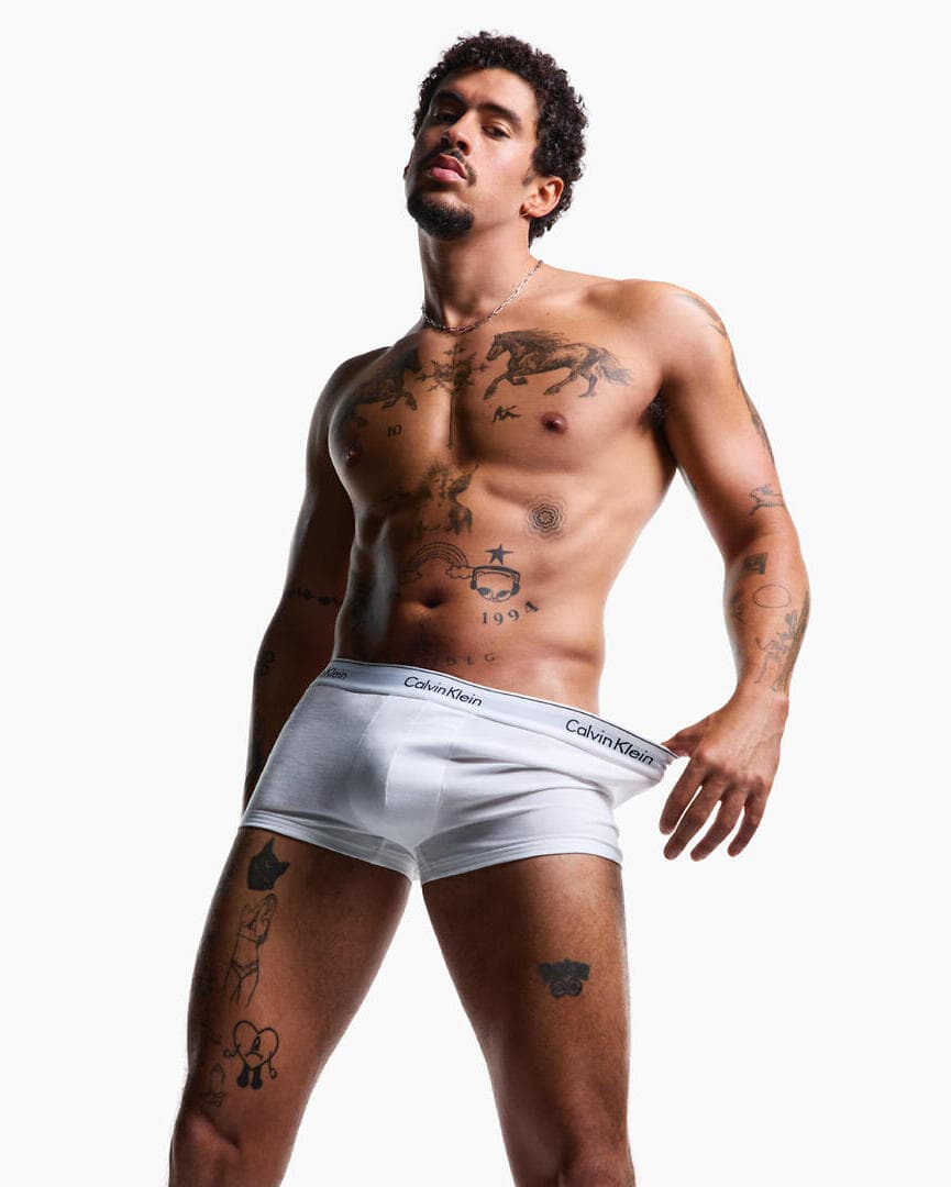 באד באני בקמפיין לקלווין קליין, אביב-קיץ 2025