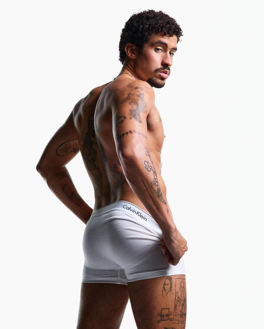 באד באני בקמפיין לקלווין קליין, אביב-קיץ 2025