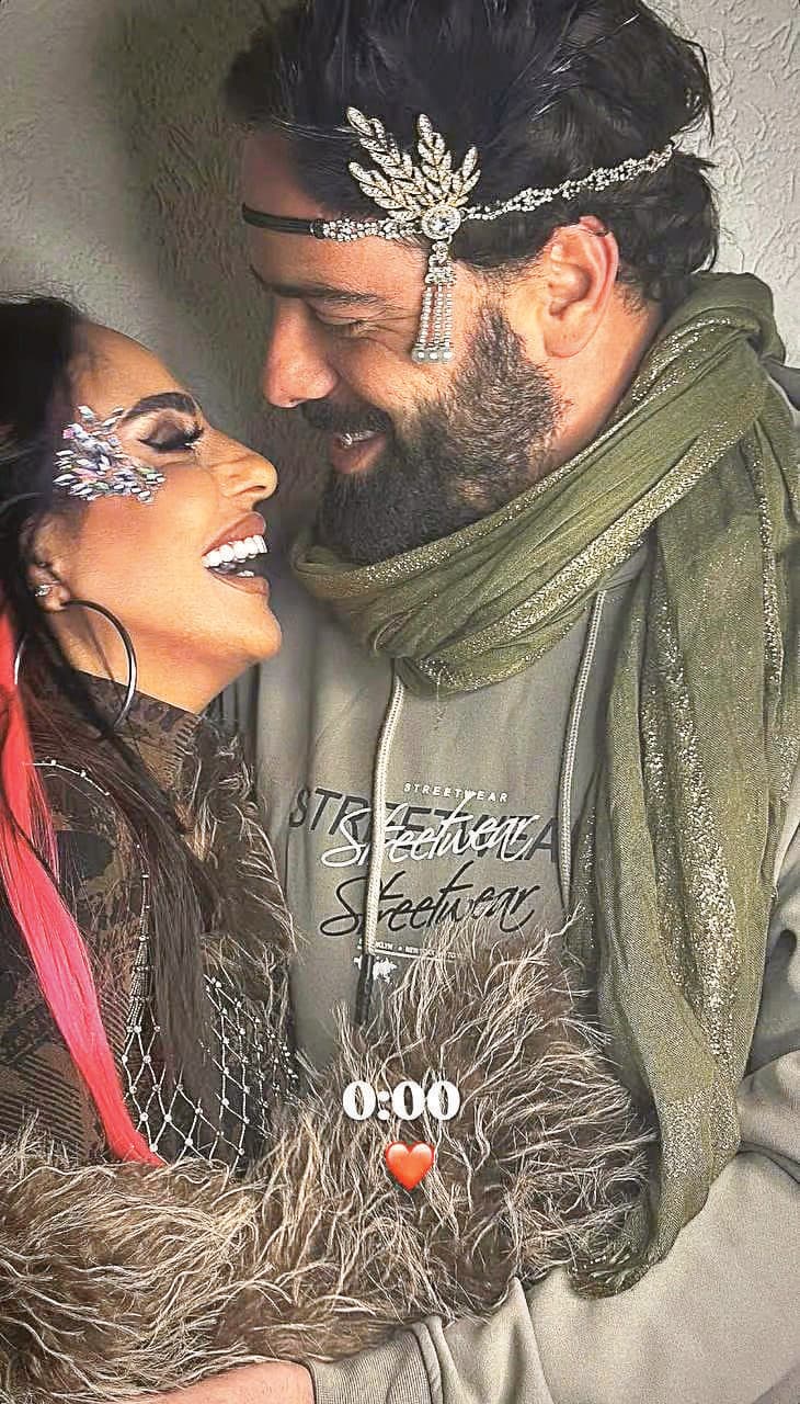 עם בן זוגה יוסף, בפוסט שהעלתה בליל הסילבסטר האחרון
(צילום מתוך הפייסבוק: נרקיס Narkis) נרקיס עם בן הזוג