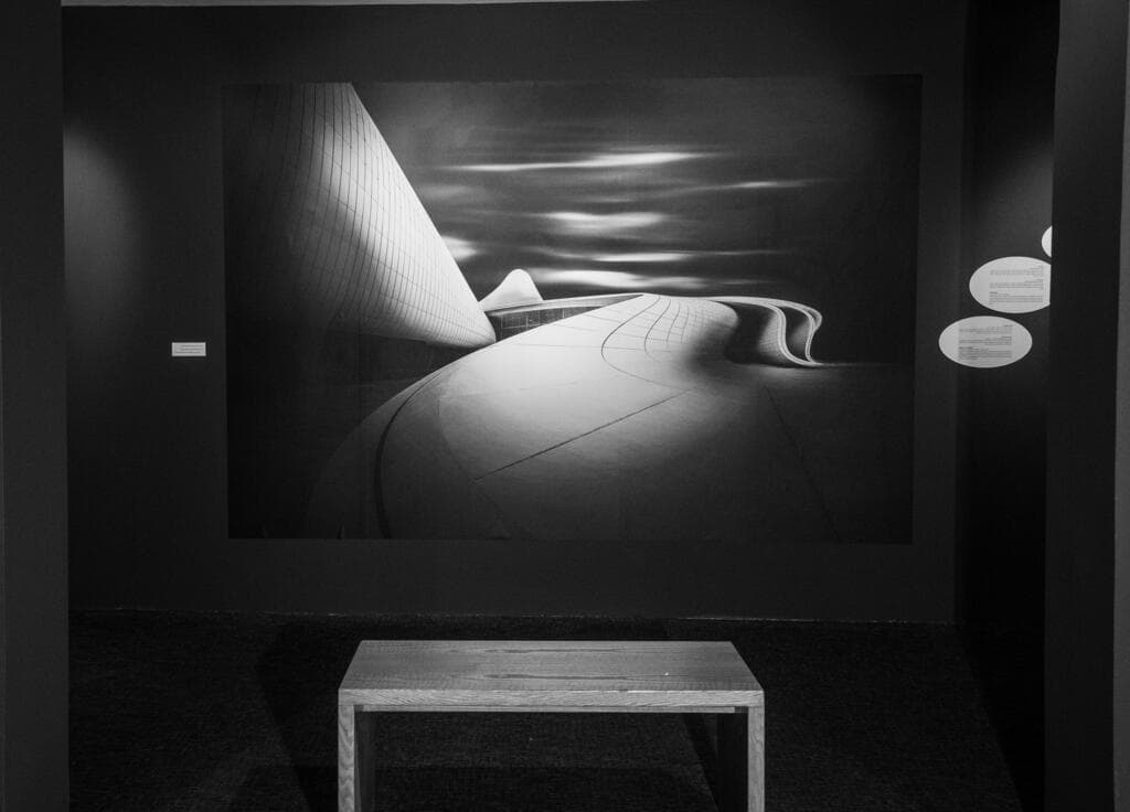 בטון בתנועה - תמונות התערוכה באולם