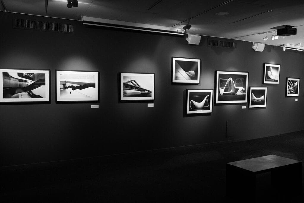 בטון בתנועה - תמונות התערוכה באולם