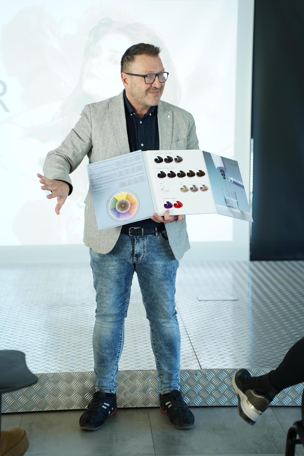 ממציא צבע המים, אלסנדרו קאבצי