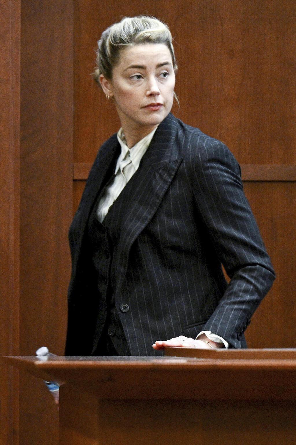 אמבר הרד לאחר עדותה בבית המשפט, 2022 (צילום: Brendan Smialowski/Pool Photo via AP) אמבר הרד לאחר עדותה בבית המשפט, 2022