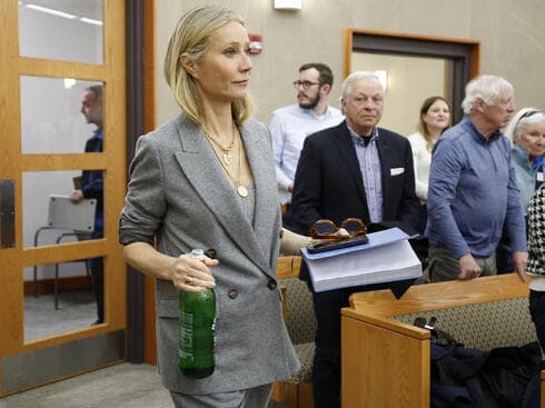 השיקה את טרנד "היוקרה השקטה". גווינת' פאלטרו בבית המשפט, 2023 השיקה את טרנד "היוקרה השקטה". גווינת' פאלטרו בבית המשפט, 2023