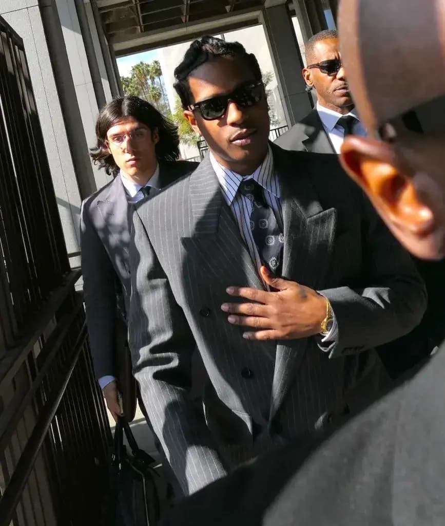 נבחר למנהל הקריאטיבי הראשון בתולדות ריי-באן. A$AP רוקי בבית המשפט, 2025 (צילום: יחצ ריי-באן) A$AP רוקי בבית המשפט בקמפיין של ריי-באן, 2025