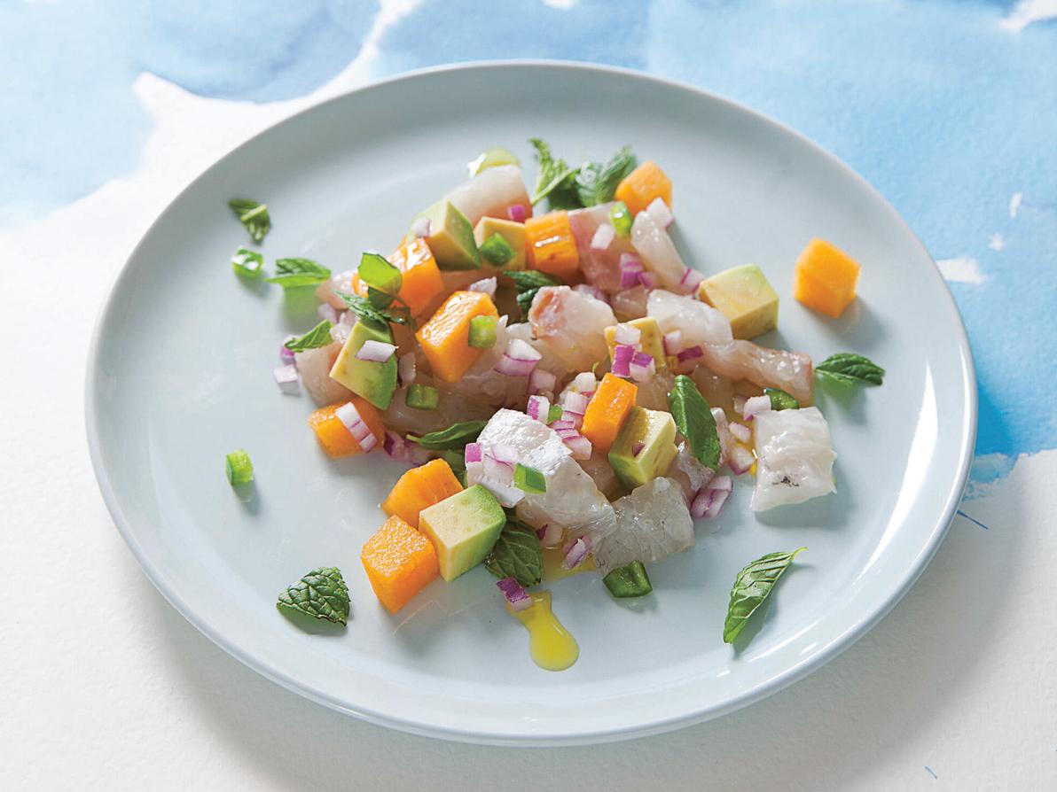 סביצ'ה דג עם אפרסמון ונענע (צילום: יעל אילן, איורים: רותי תמרי, מירי דהאן) סביצ'ה דג עם אפרסמון ונענע