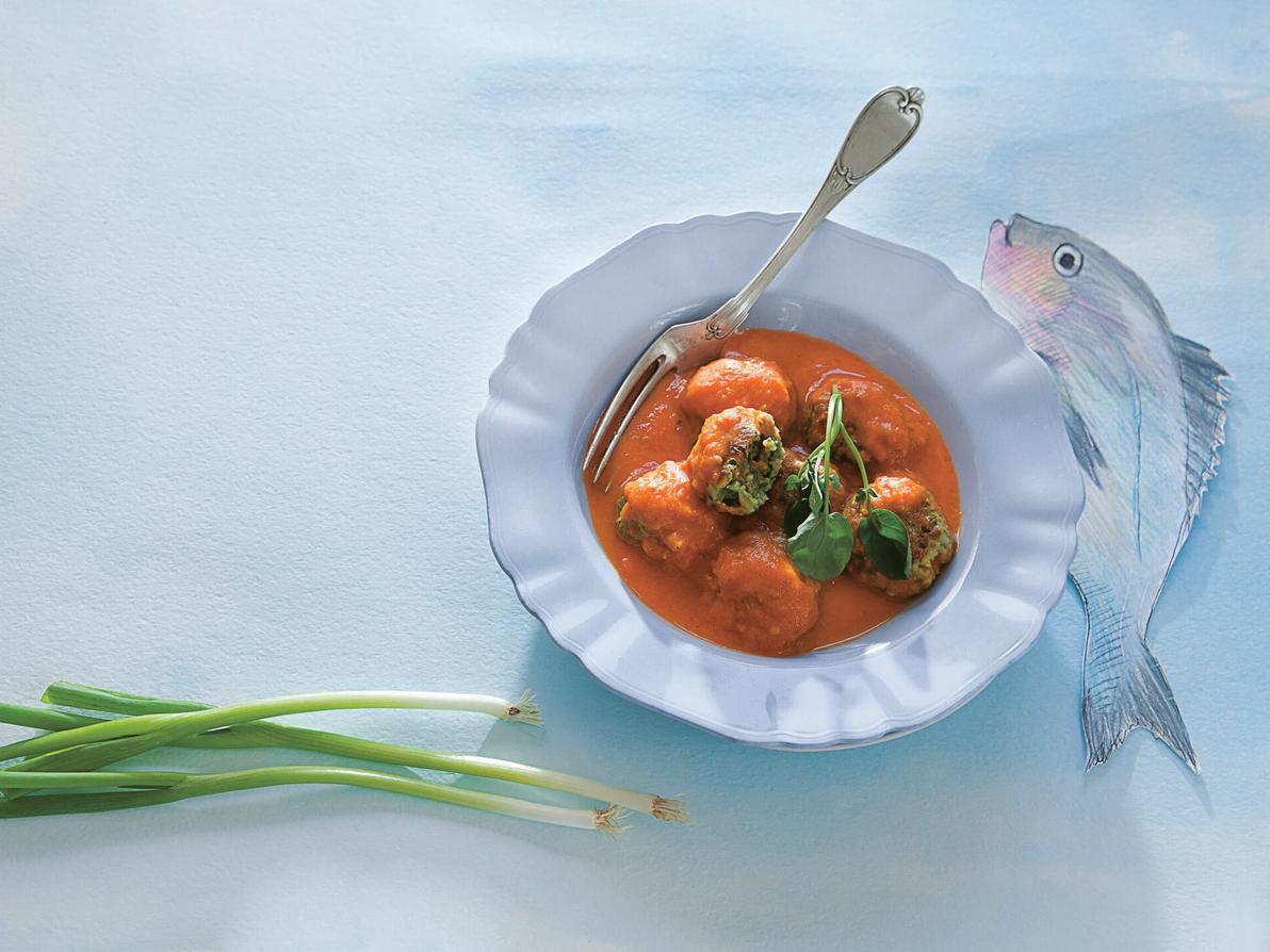   קציצות דגים ברוטב עגבניות