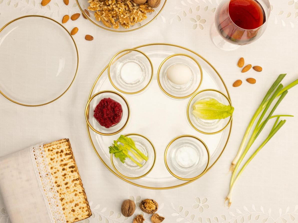 אל תשכחו צלחת פסח מעוצבת. CASTRO HOME (צילום: מידן מור אלון) CASTRO HOME - מארז צלחת פסח - 149.90 שקל