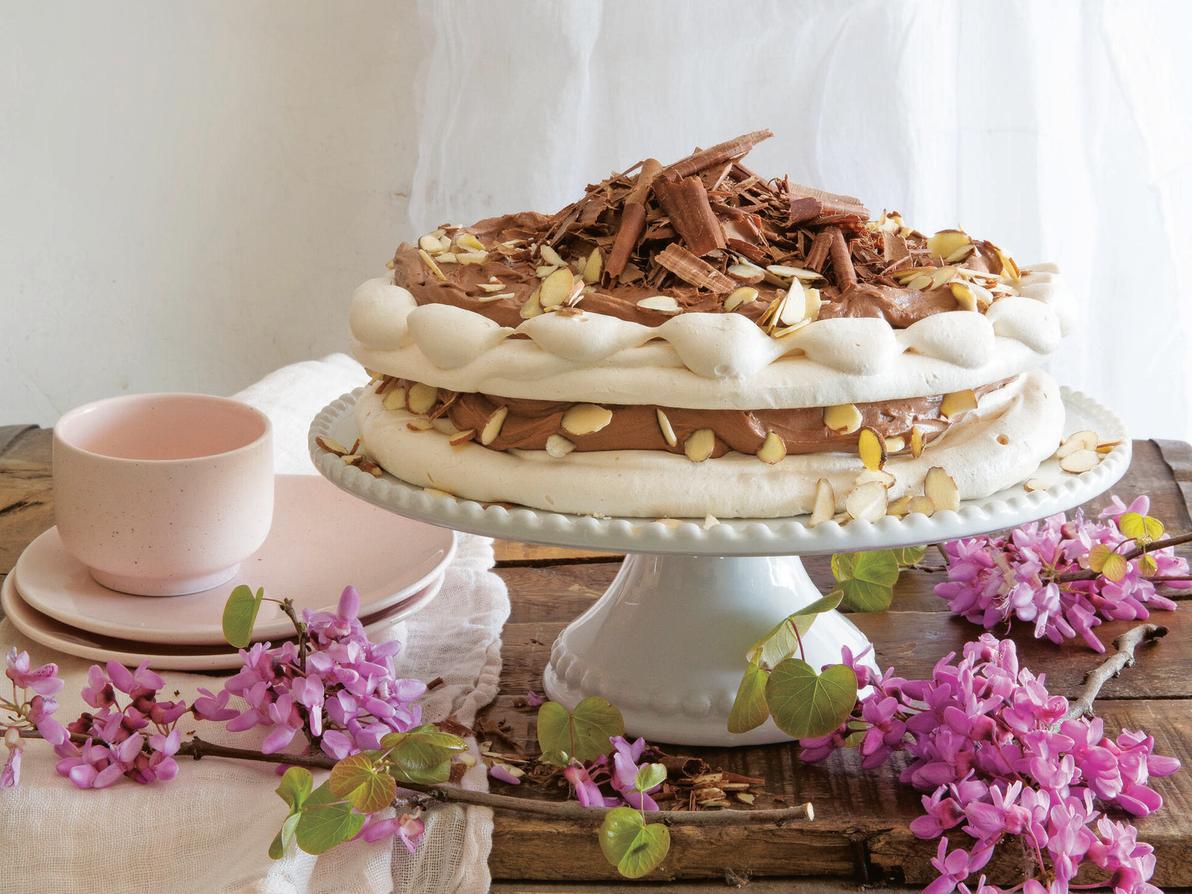 פבלובה עם קרם שוקולד ושקדים