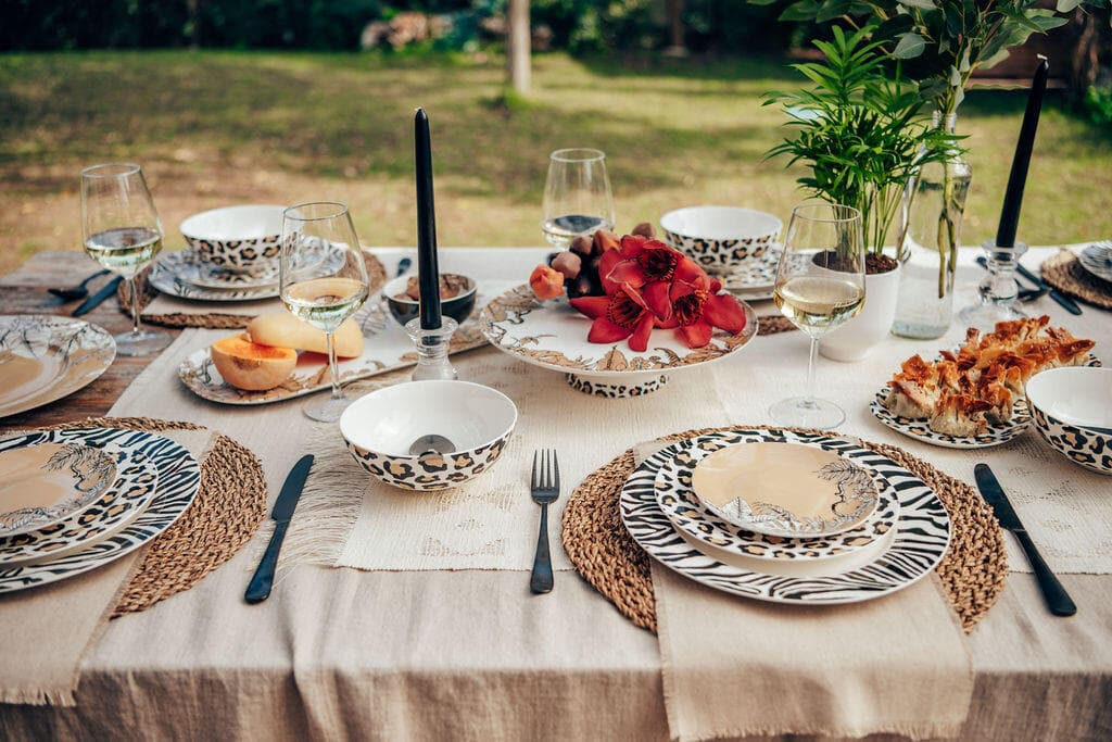 שולחן בהשראת נופי אפריקה. אפשר לשחק עם הדפסים מאותו עולם. נעמן (צילום: תמי בר שי) נעמן, שולחן בהשראת נופי אפריקה עיצוב פראי ואקלקטי