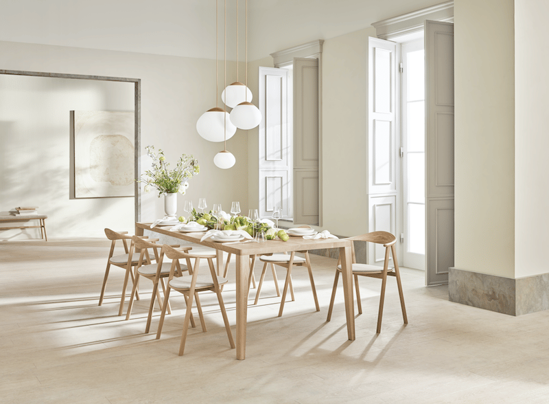 מינימליסטי מוקפד. בלי מפה או קישוטים מיותרים (צילום באדיבות prat living) מינימליסטי מוקפד prat living קולקציה חדשה חורף 2025