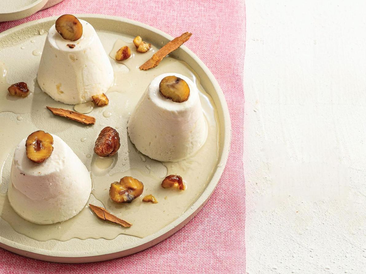 גלידת יוגורט עם ערמונים מסוכרים