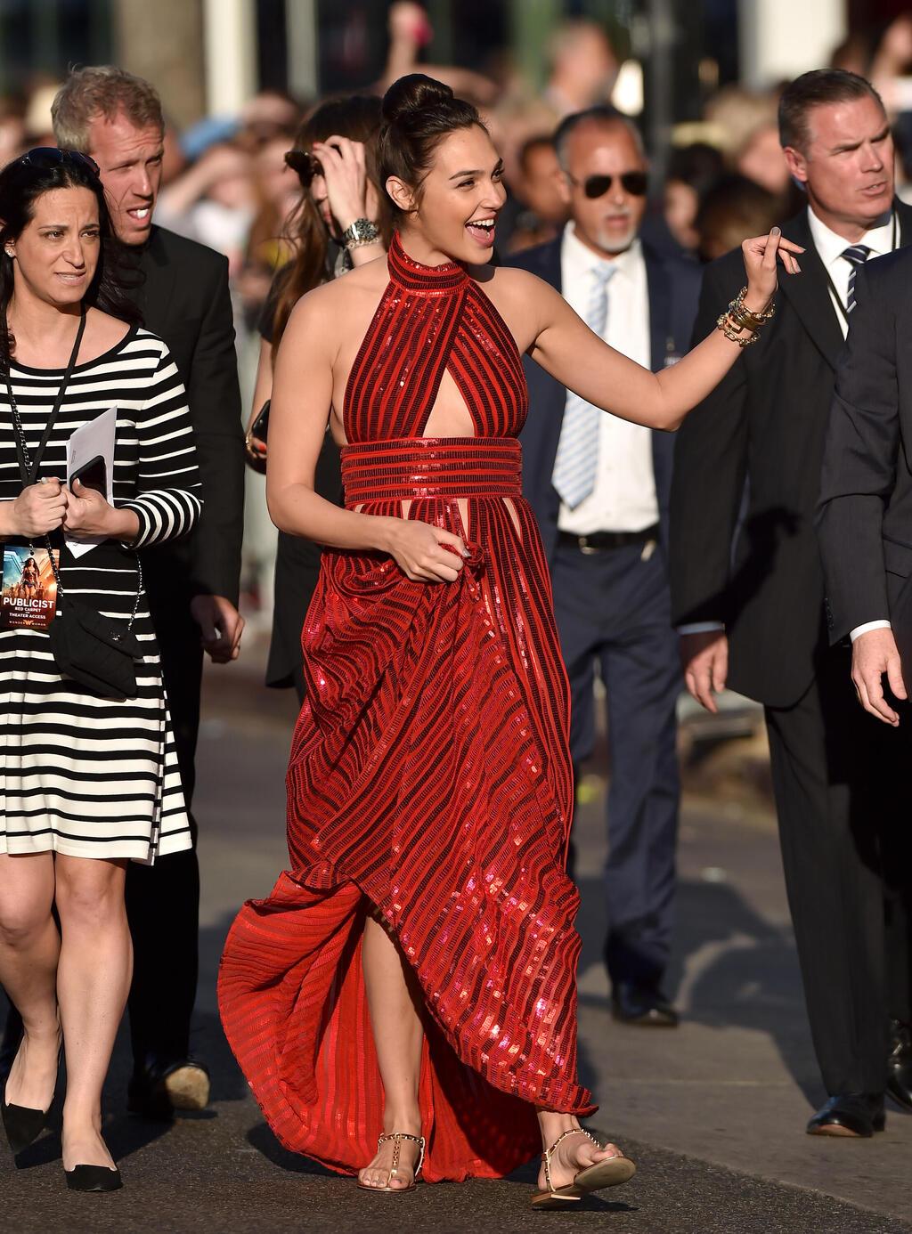 עם הסנדלים של אלדו (GettyImages IL/AxelleBauer-GriffinFilmMagic ) עם הסנדלים של אלדו