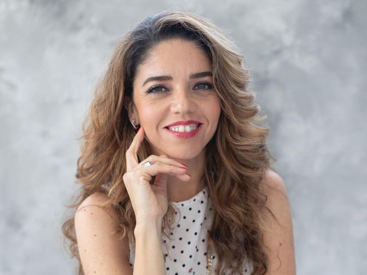 "יש בי געגוע תמידי לבקר את הקבר של אבא". קלי דולב (צילום: מוניקה פיץ) "יש בי געגוע תמידי לבקר את הקבר של אבא". קלי דולב