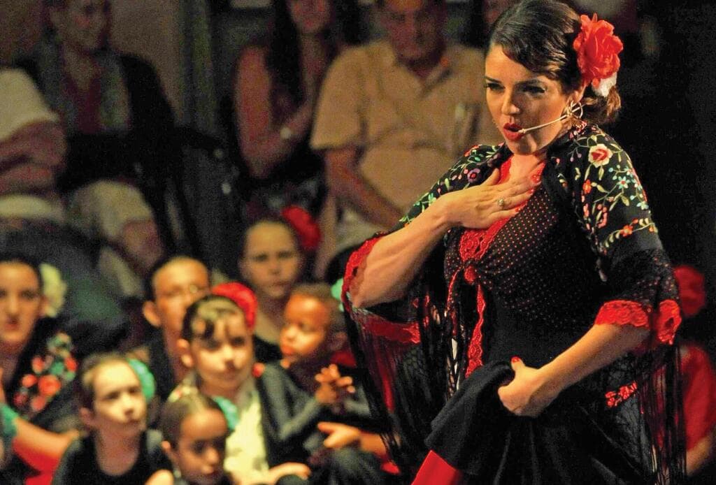 "בגיל 37 למדתי פלמנקו". בהופעה מול קהל (צילום: יעל אסף) "בגיל 37 למדתי פלמנקו". בהופעה מול קהל