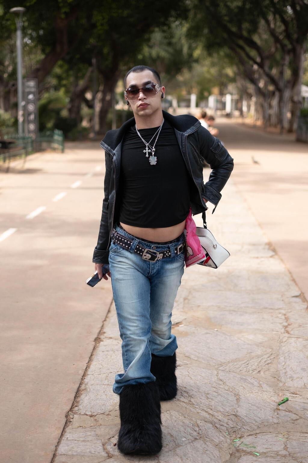 עליטה חיידר, אמן, בן 23, מתל אביב