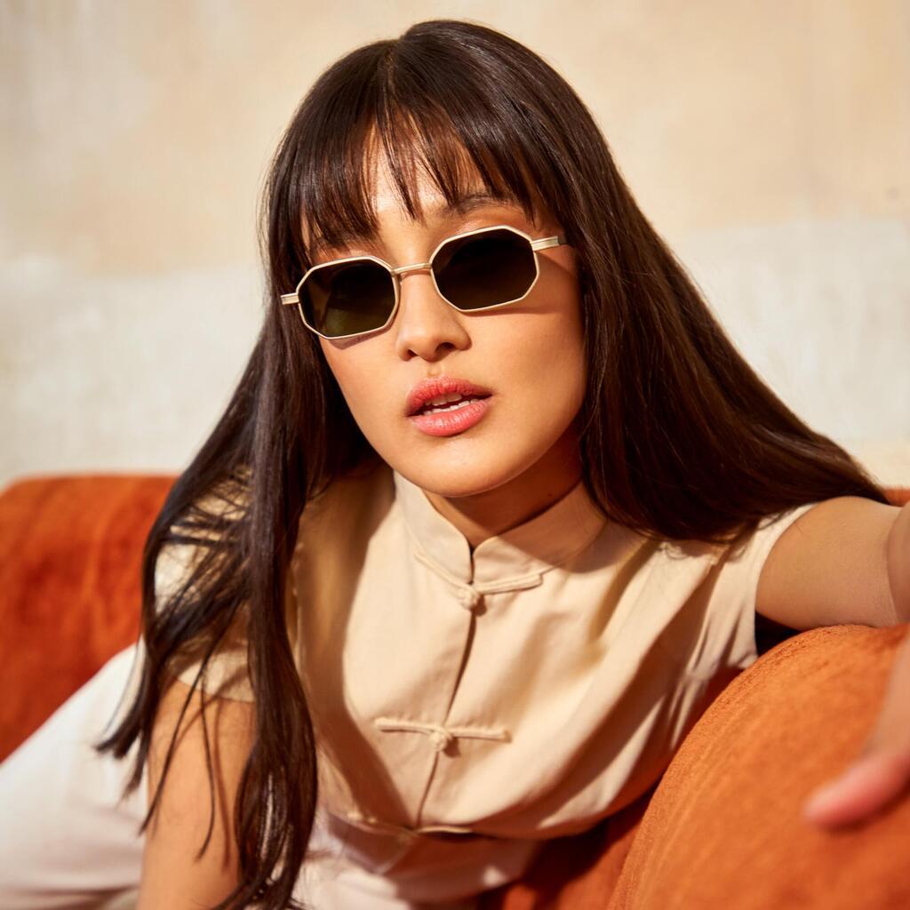 משקפי שמש במסגרת גיאומטרית של L.G.R, אביב-קיץ 2025