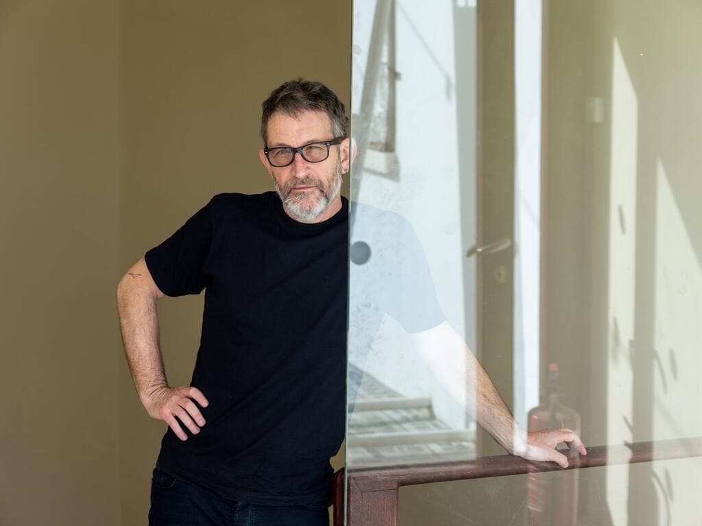 מציע הצצה אל מאחורי הקלעים של תהליך השימור האדריכלי בתל אביב. ירמי הופמן (צילום: דניאל צ'צ'יק) ירמי הופמן