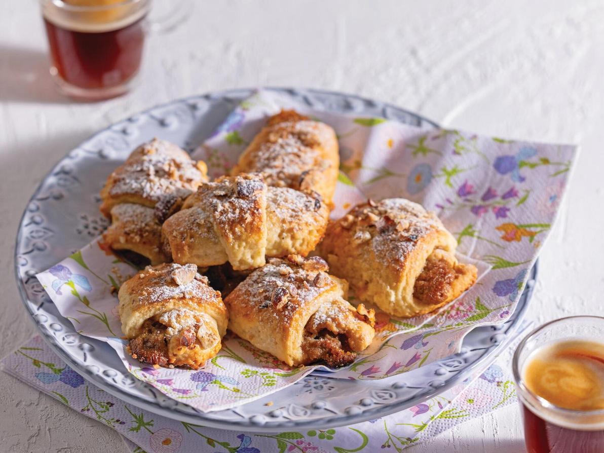 רוגלך חלווה מבצק יוגורט (צילום: דניאל לילה, נעמה רן ) רוגלך חלווה מבצק יוגורט