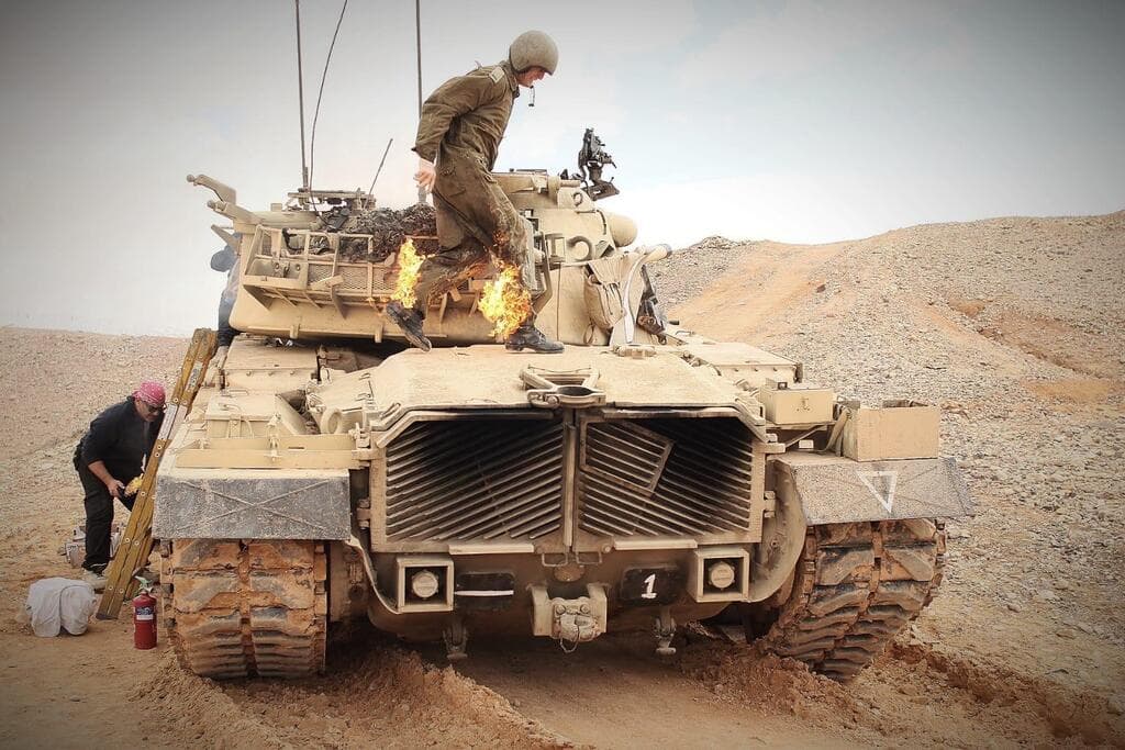 מתוך הסדרה "המזח" כאן 11