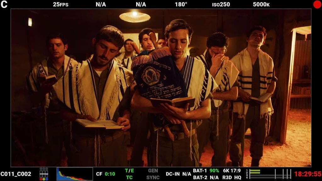 מתוך הסדרה "המזח" כאן 11