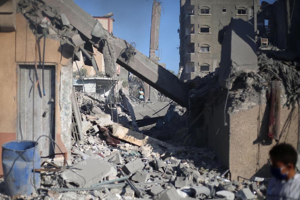 לפי הדו"ח יש כ־42 מיליון טונות של פסולת בניין (צילום: Eyad BABA / AFP) הרס במחנה הפליטים נוסייראת