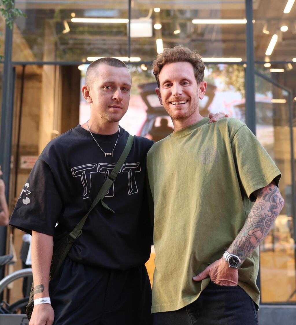 מימין: אלון קימלמן עם אנטון סיילינוב, מרקטינג דיירקטור קיקסבוקס העולמי (צילום: אור גפן) מימין: אלון קימלמן, מנכ"ל קיקסבוקס ישראל, ואנטון סיילינוב, מרקטינג דיירקטור קיקסבוקס העולמי