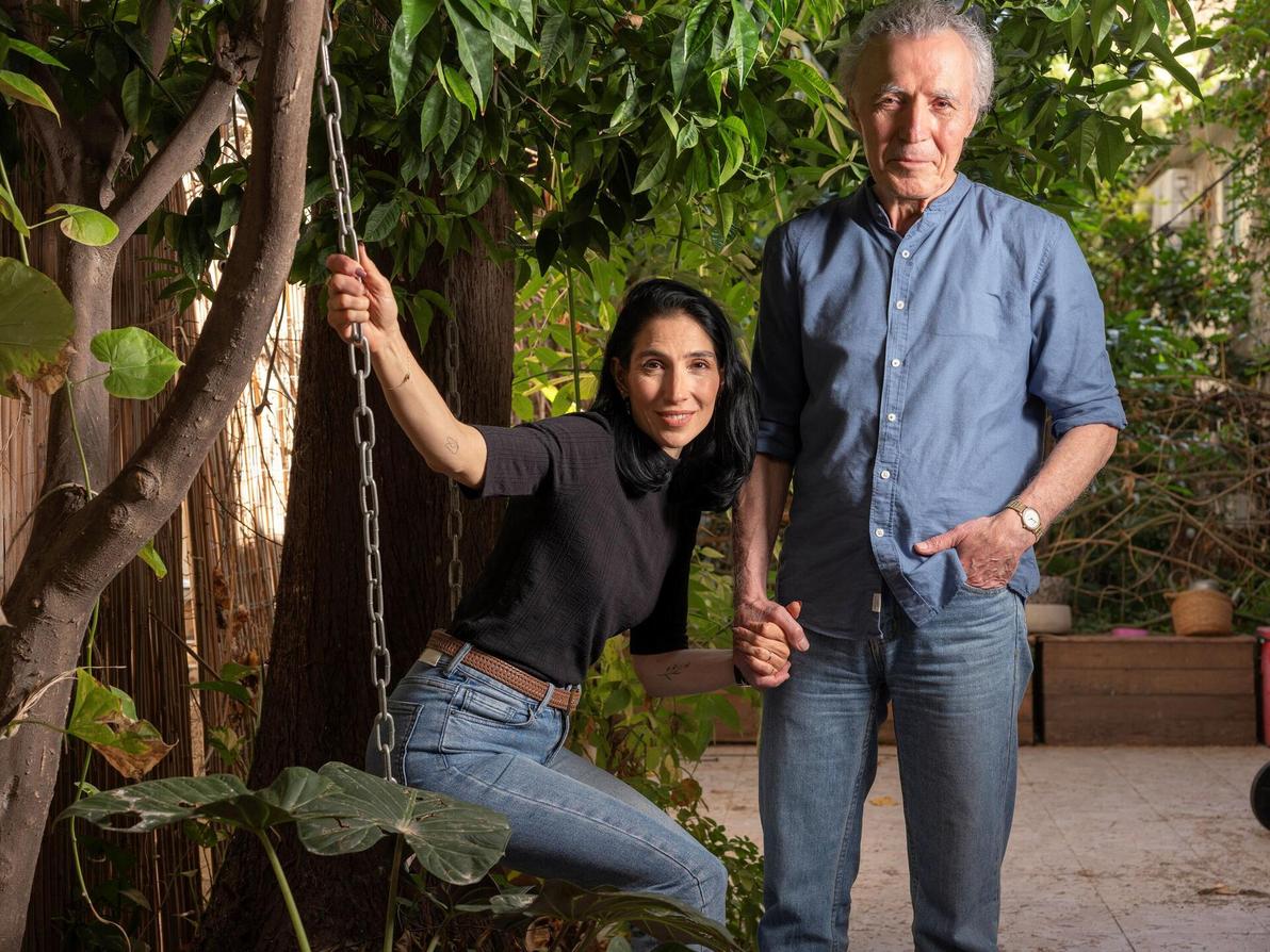 ורד פלדמן ואביה, ד"ר קובי אסף. "ברגע שראיתי אותו שוטף כלים בבית שלו, אמרתי, 'אוקיי, עכשיו הבנתי'. יש לנו מחוות זהות" (צילום: יובל חן) ורד פלדמן ואביה, ד"ר קובי אסף