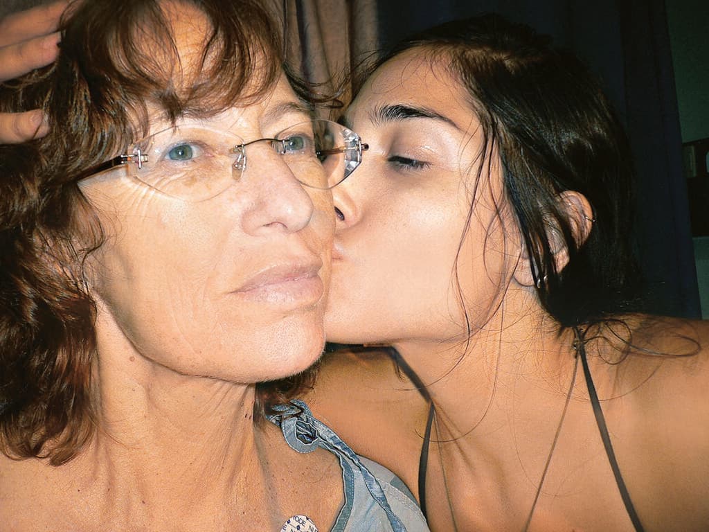 עם אמה בלהה פלדמן (צילום: אלבום פרטי) עם אמה בלהה פלדמן