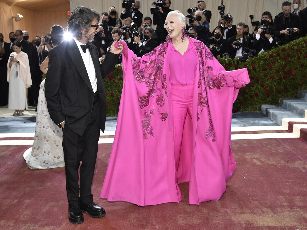 פייר פאולו פיצ'ולי וגלן קלוז בגאלה של המטרופוליטן, 2022 (צילום: Evan Agostini/Invision/AP) פייר פאולו פיצ'ולי וגלן קלוז בגאלה של המטרופוליטן, 2022