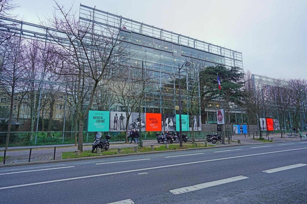 מבנה זכוכית ופלדה שתכנן ז'אן נובל עבר דירה. Fondation Cartier pour l’art contemporain (צילום: EQRoy, shutterstock) Fondation Cartier pour l’art contemporain