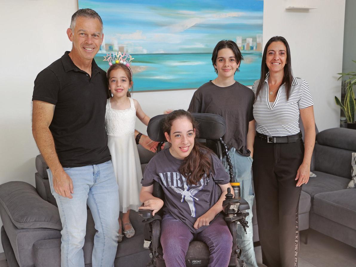 בטי קולבק אהרון ומשפחתה. 