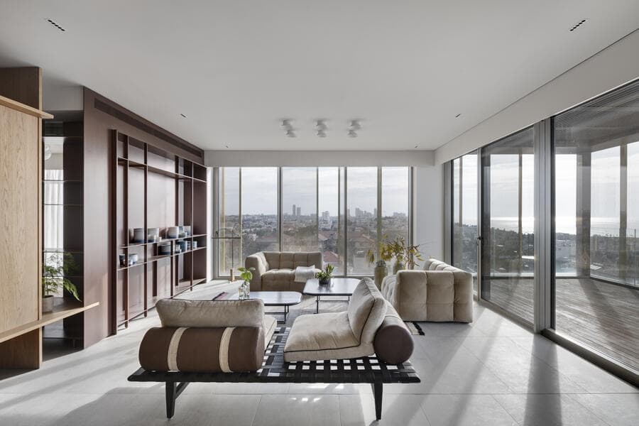 דירה בשכונת עג'מי, יפו. תכנון ועיצוב: חני ואמיר חזק, ריהוט: אריק בן שמחון, אדריכלות: אילן פיבקו