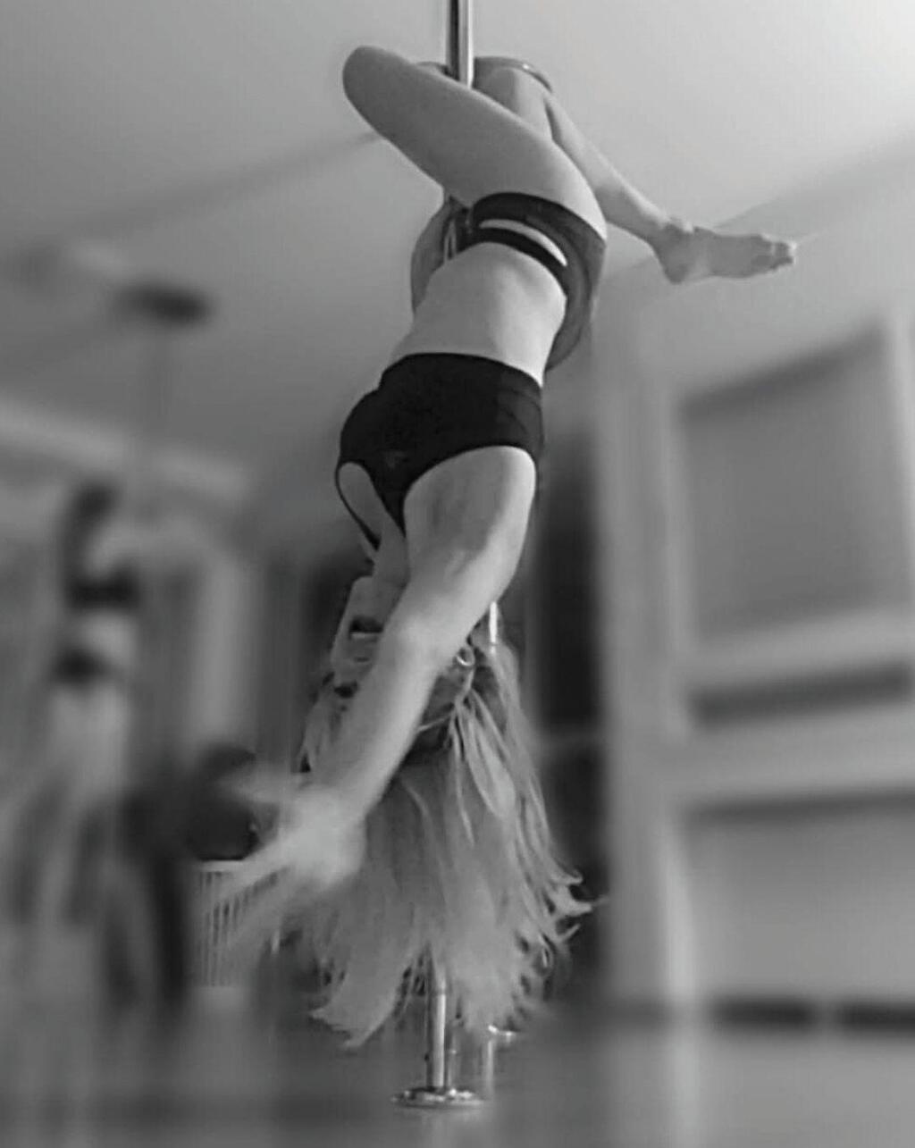 לדה לפידוס בריקוד על עמוד. "זה לא פשוט בכלל"