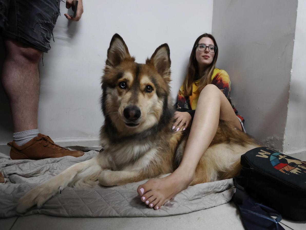 תושבי רמת גן במקלט במהלך מטח מאיראן