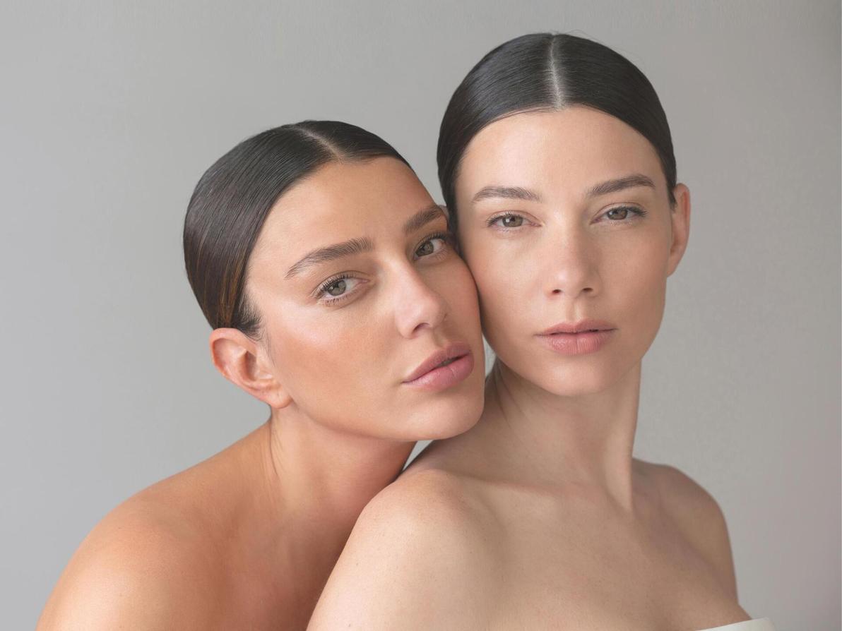 רייצ'ל אלבז מימין) וחני רימר. מוכיחות שועזות עסקית מש/תלמת